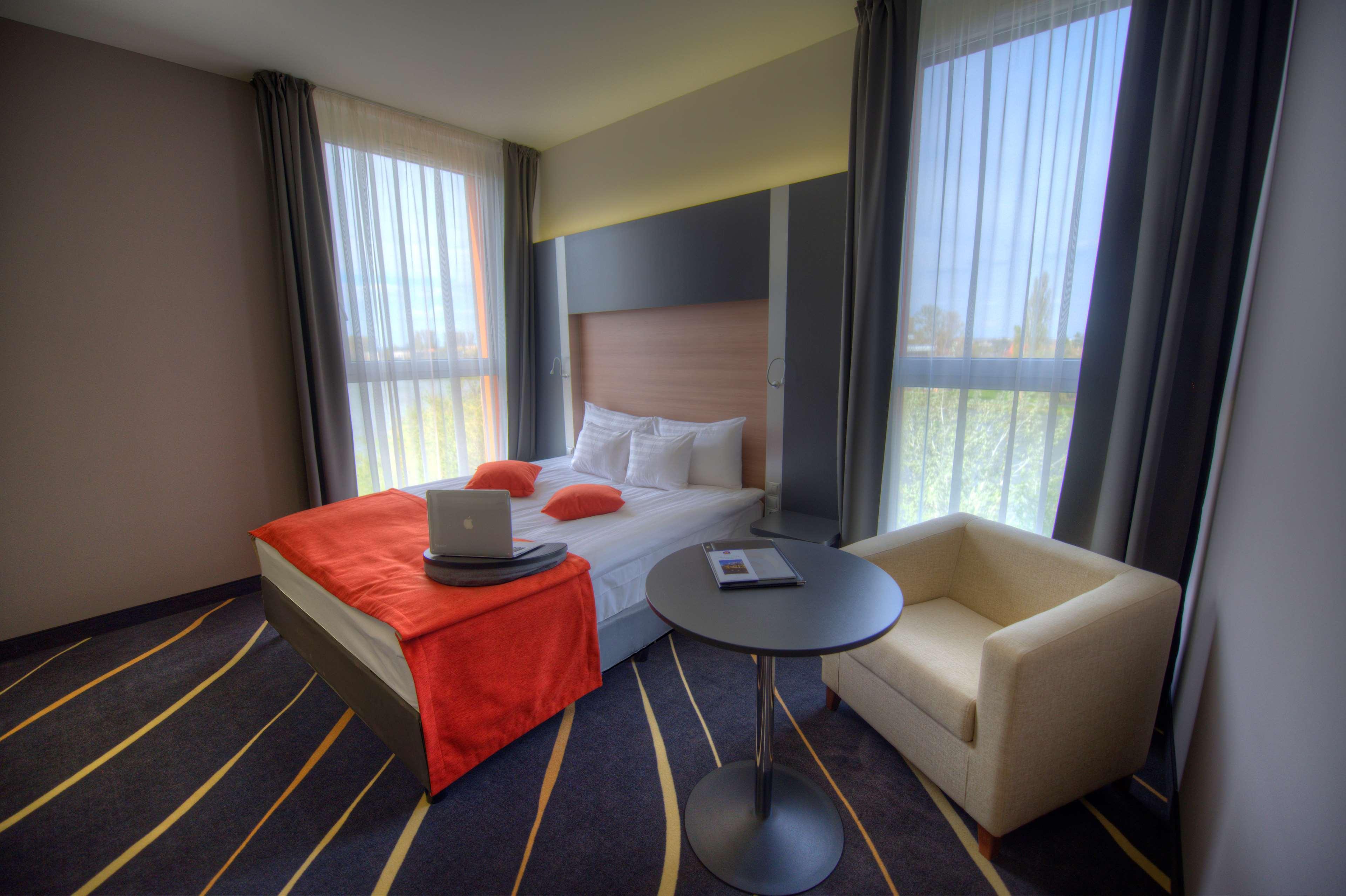 Best Western Plus Lakeside Hotel Székesfehérvár Exteriör bild