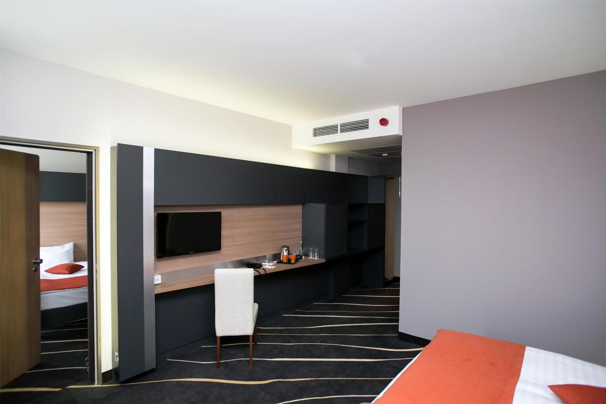 Best Western Plus Lakeside Hotel Székesfehérvár Exteriör bild