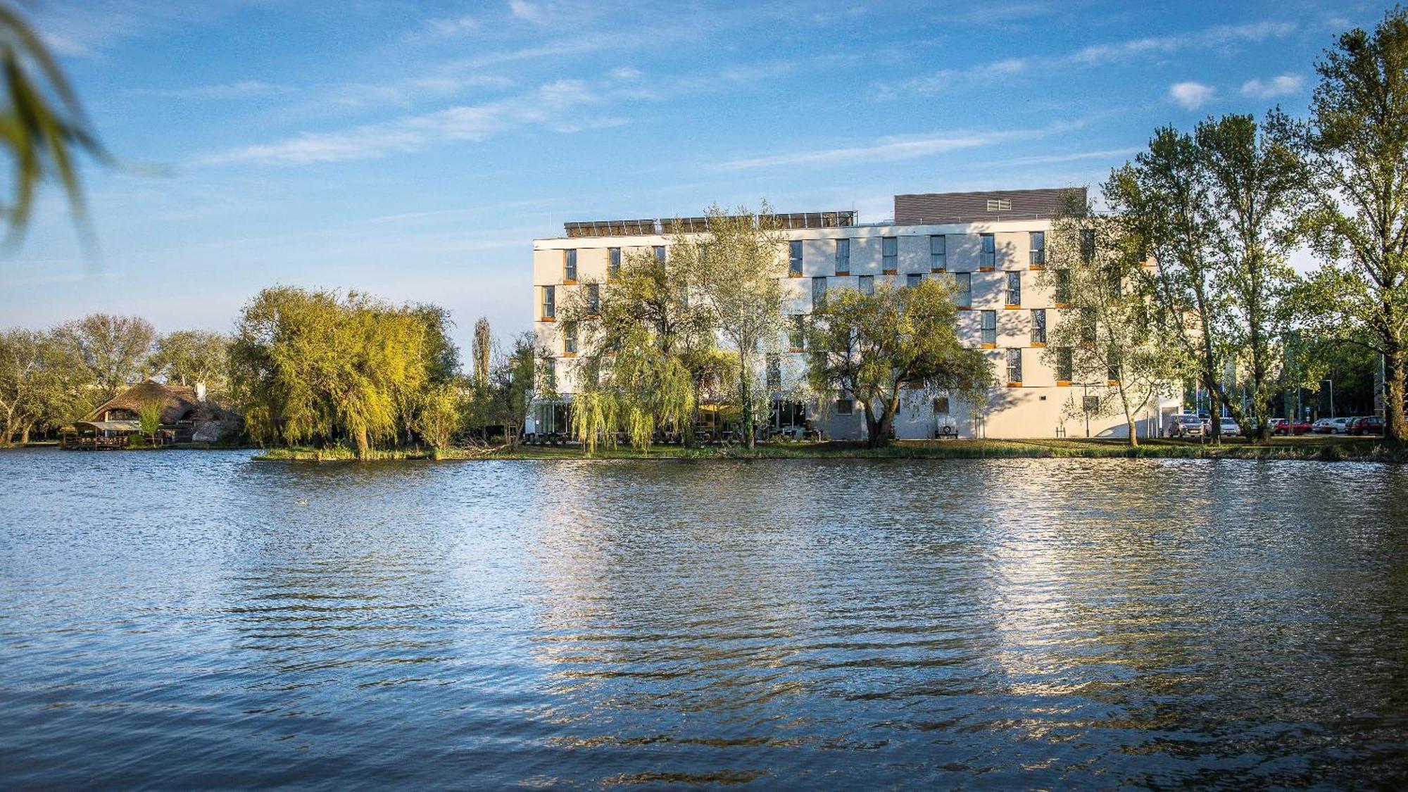 Best Western Plus Lakeside Hotel Székesfehérvár Exteriör bild