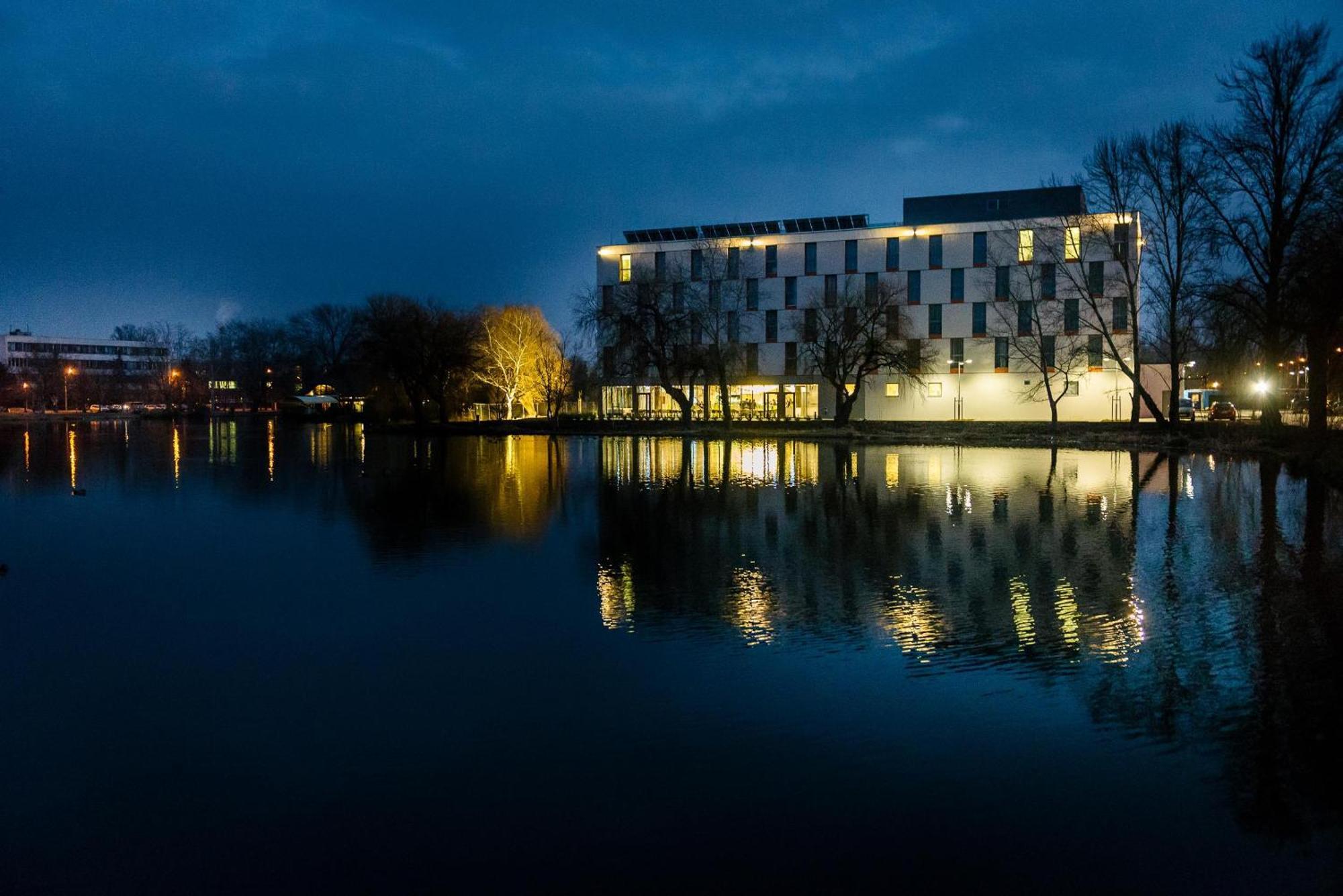 Best Western Plus Lakeside Hotel Székesfehérvár Exteriör bild