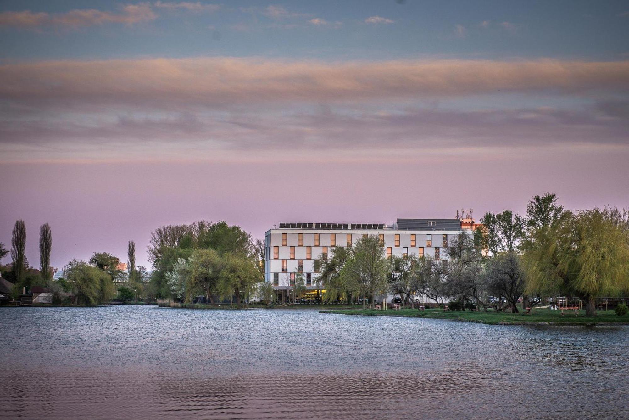 Best Western Plus Lakeside Hotel Székesfehérvár Exteriör bild